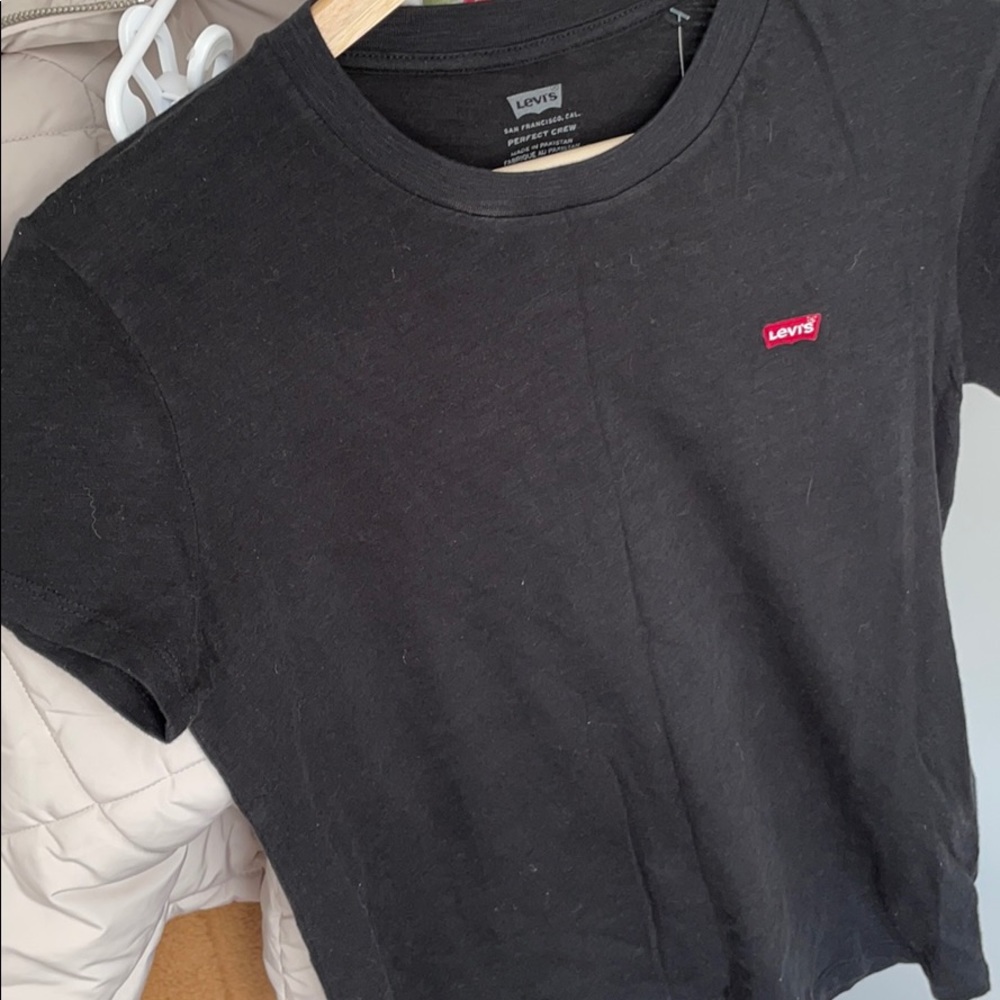 Levi’s tee